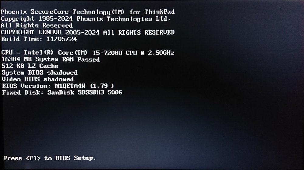 Écran de démarrage BIOS/UEFI illustrant l’accès aux réglages système
