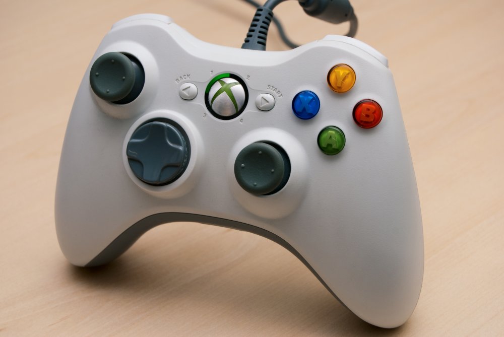 Manette filaire Xbox utilisable sur PC pour jouer via un émulateur Android