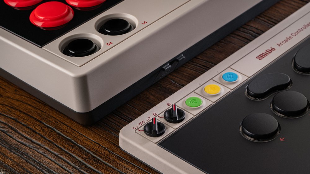 8BitDo Arcade Controller: close-up on mode dials, profile buttons, ultra-thin 16 mm chassis