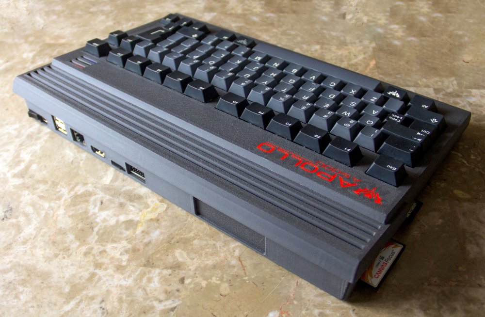 Apollo A6000: side connectivity (Ethernet, HDMI, USB, bays)