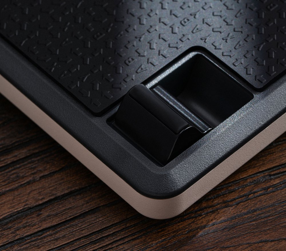 Metal magnetic feet and silicone anti-slip mat with arrow/ABXY patterns